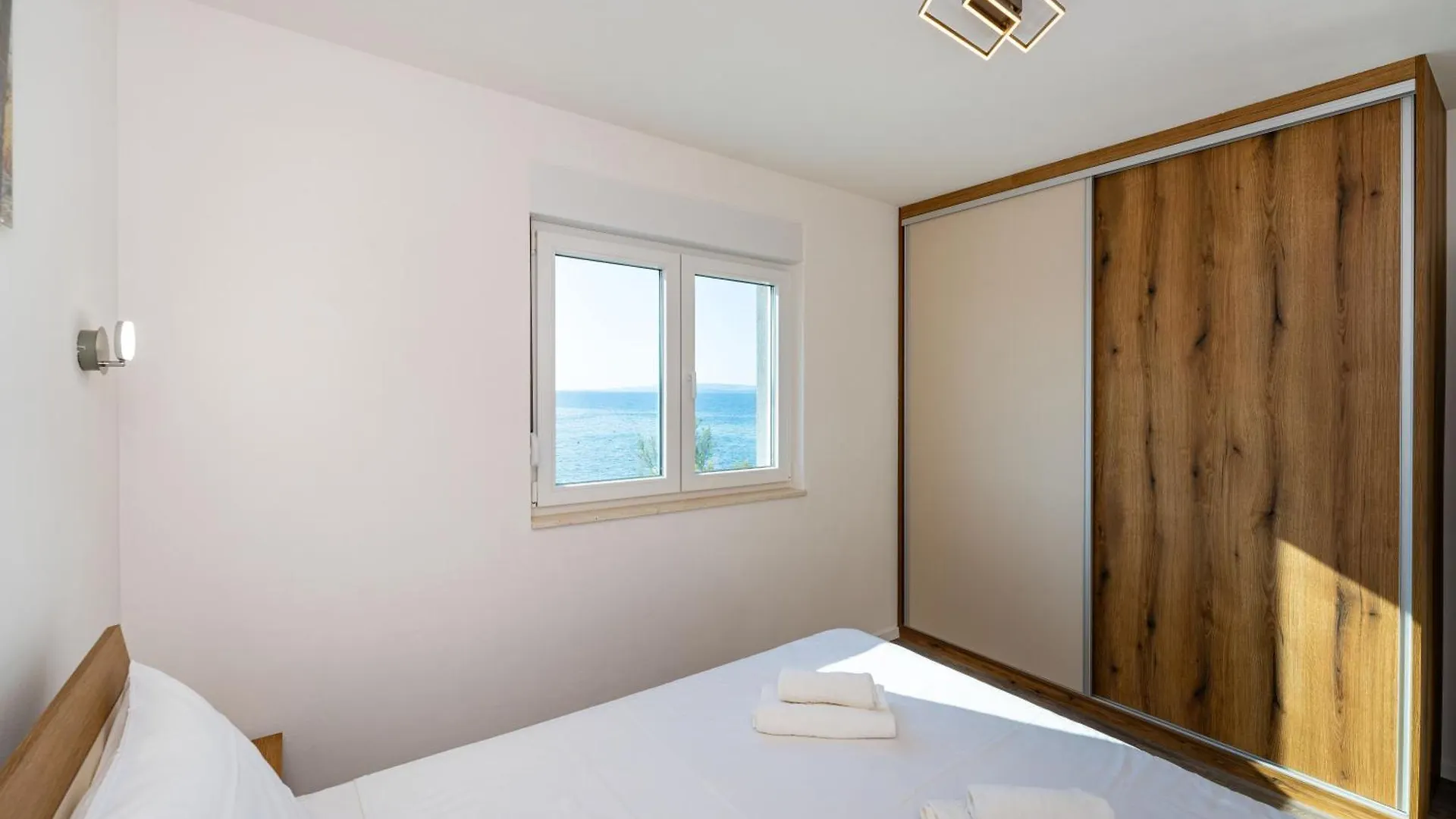 Luxury Beachfront Paradise Vir